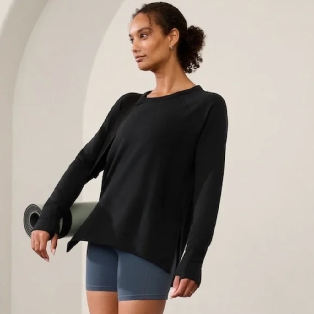 NWOT **ATHLETA** Coastal Luxe Recover Sweatshirt. Size L. NWOTS.